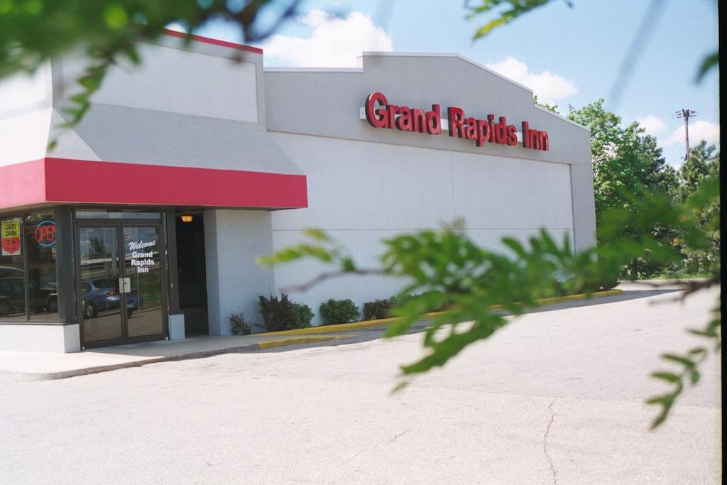 Grand Rapids Inn Wyoming Exterior photo