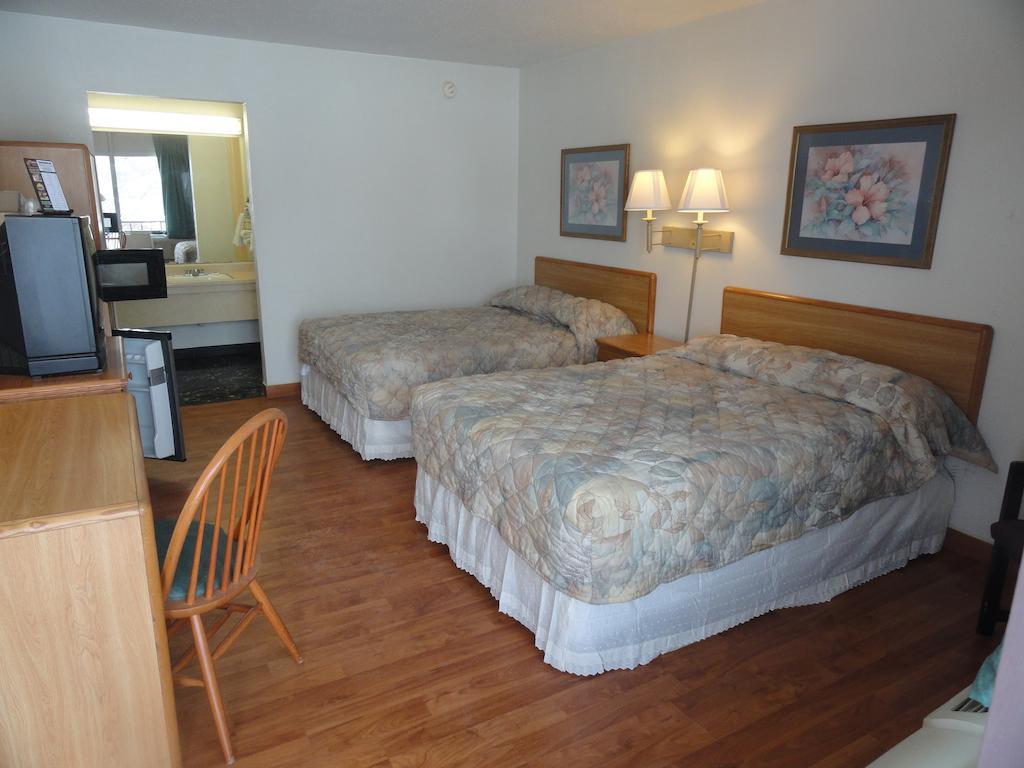 Grand Rapids Inn Wyoming Room photo
