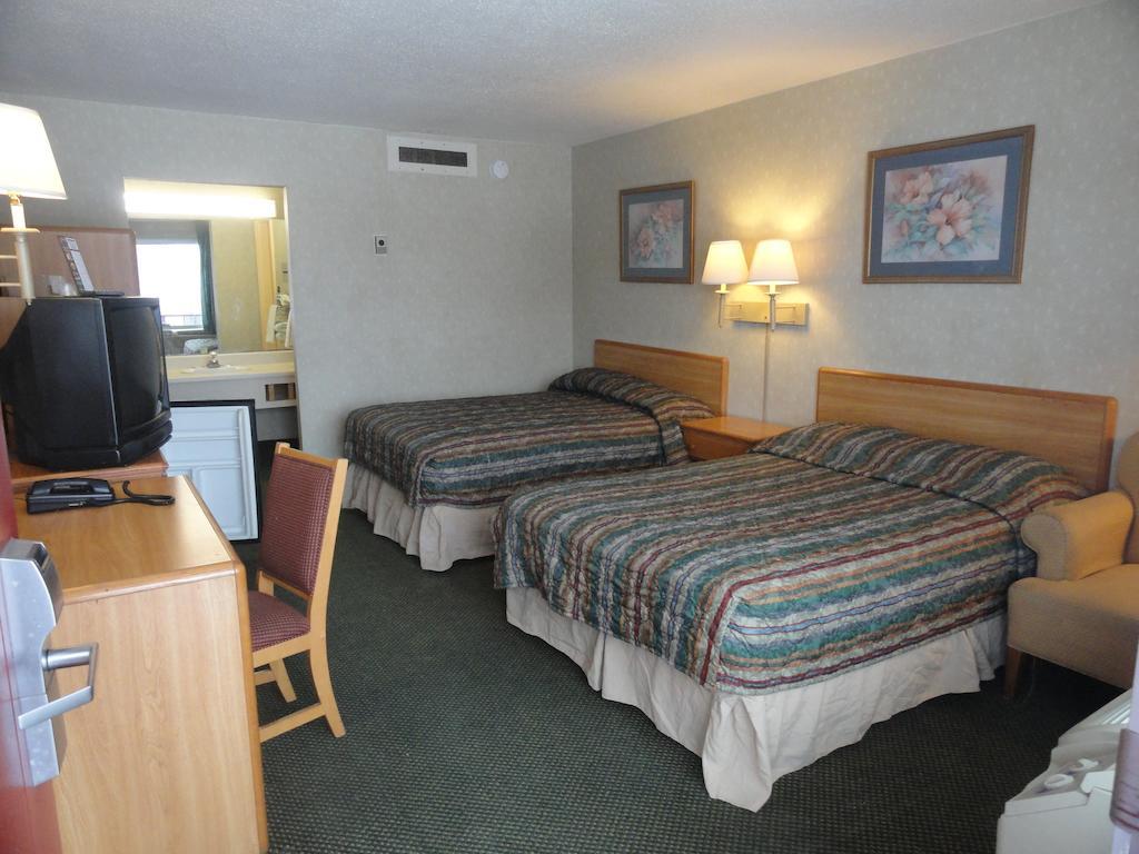 Grand Rapids Inn Wyoming Room photo