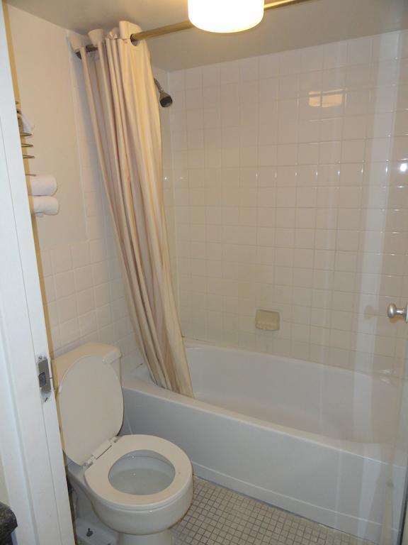 Grand Rapids Inn Wyoming Room photo