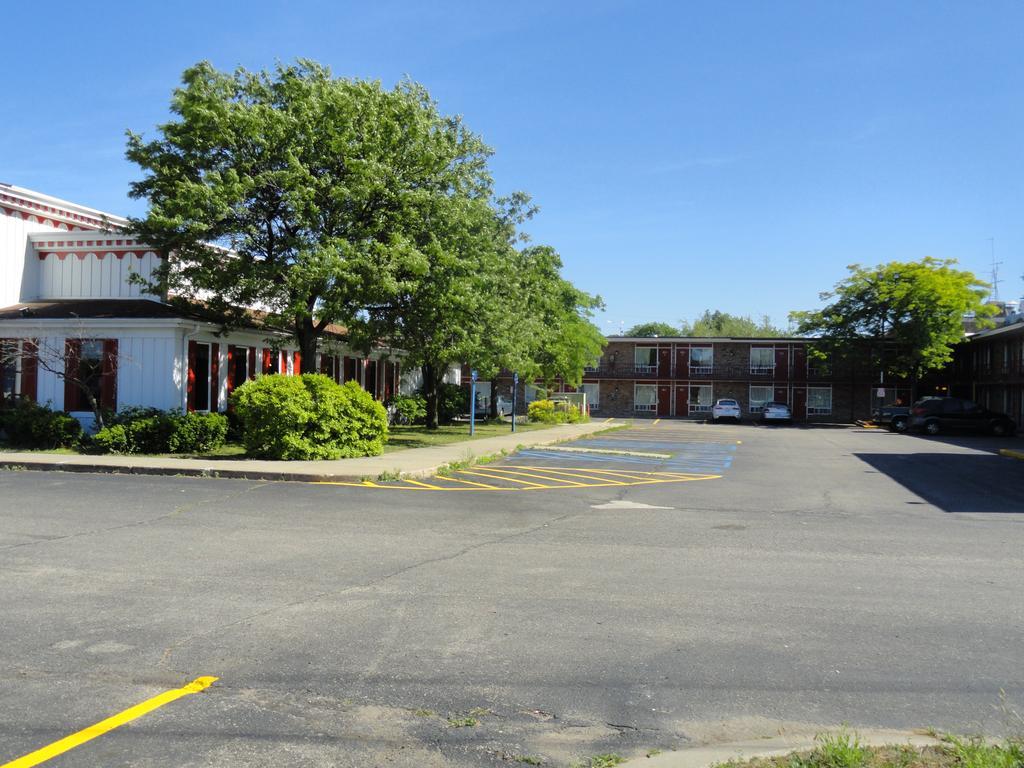 Grand Rapids Inn Wyoming Exterior photo